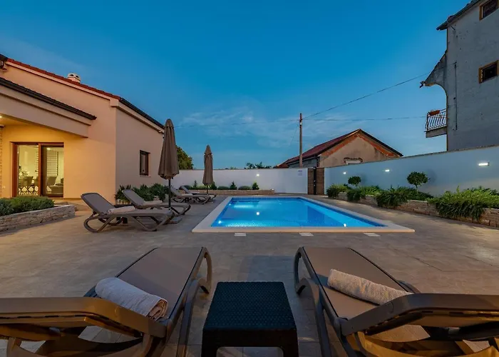 Roza Zadarvillas *