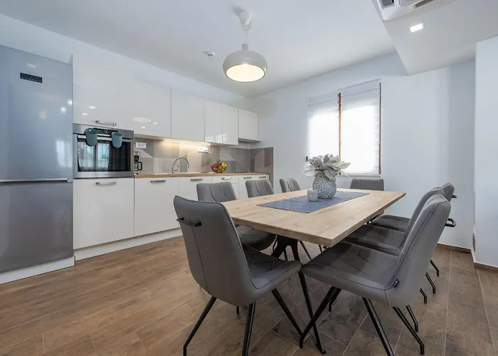 Roza Zadarvillas Lovinac (Zadar)