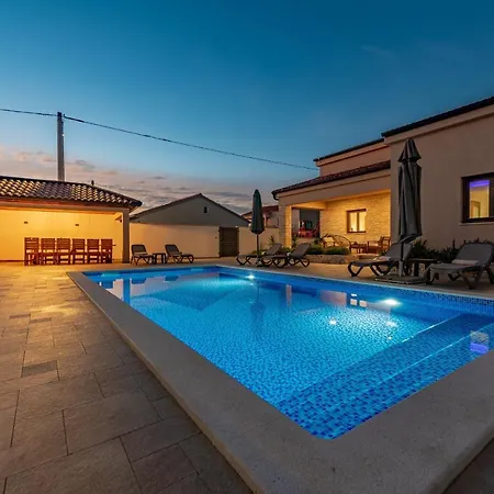 Roza Zadarvillas Lovinac (Zadar)