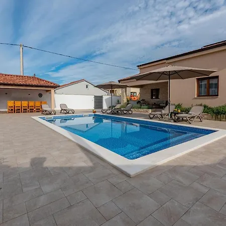 Roza Zadarvillas Lovinac (Zadar)