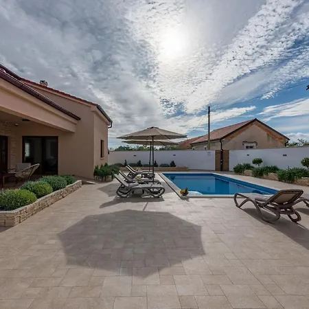 Roza Zadarvillas * Lovinac (Zadar)