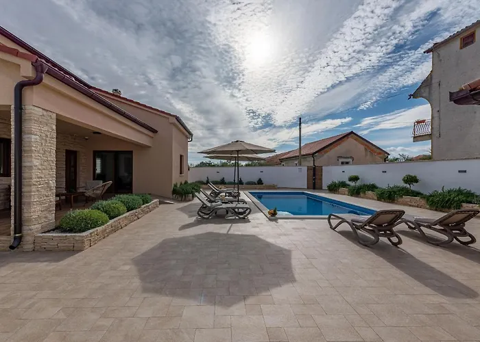 Roza Zadarvillas * Lovinac (Zadar)