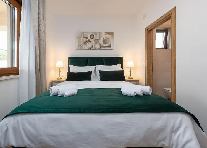 Roza Zadarvillas *